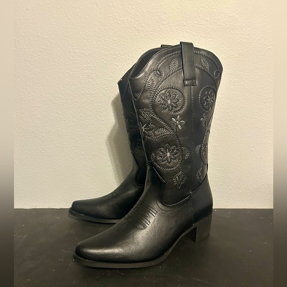 ✨Brand new cowboy boots✨